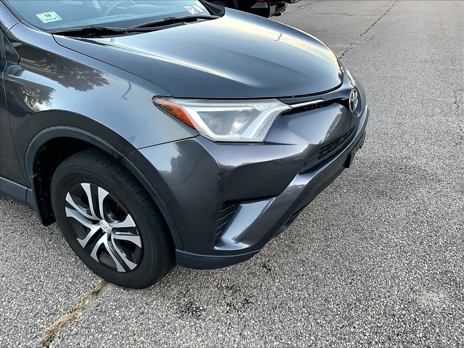 2016 Toyota RAV4 LE - Photo 5