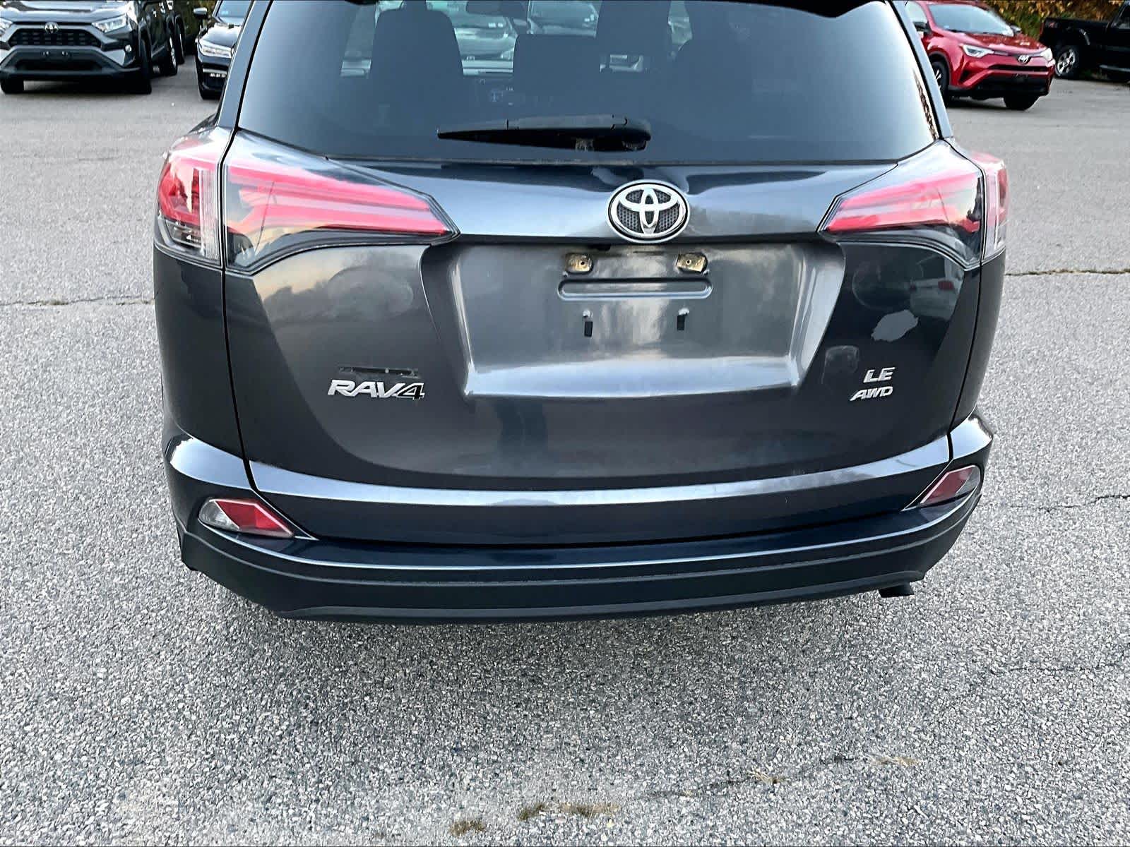 2016 Toyota RAV4 LE - Photo 7
