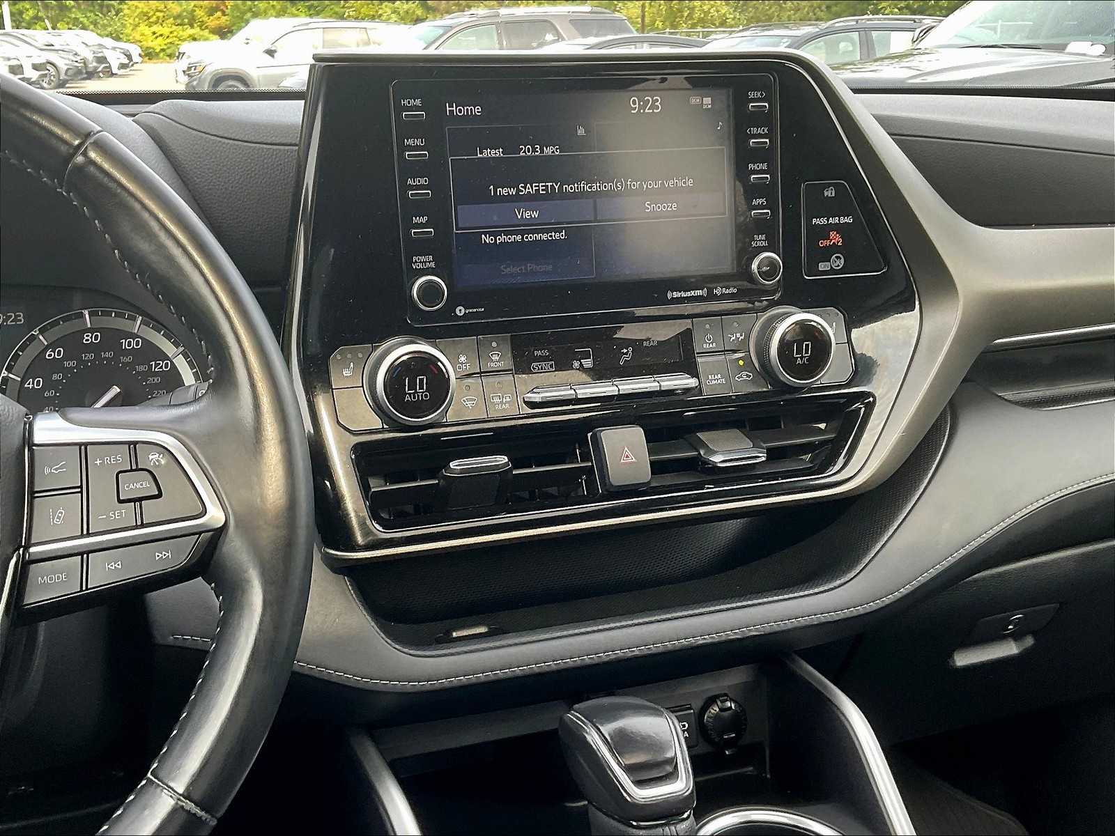 2021 Toyota Highlander XLE - Photo 19