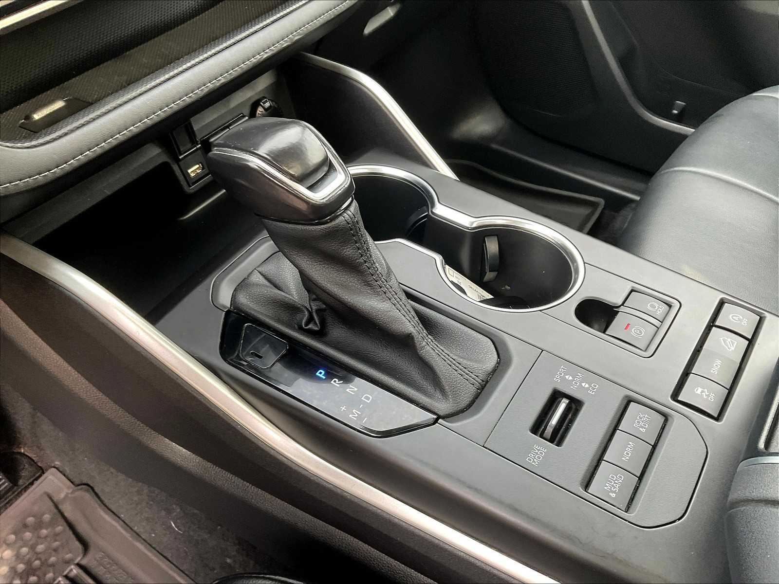 2021 Toyota Highlander XLE - Photo 21