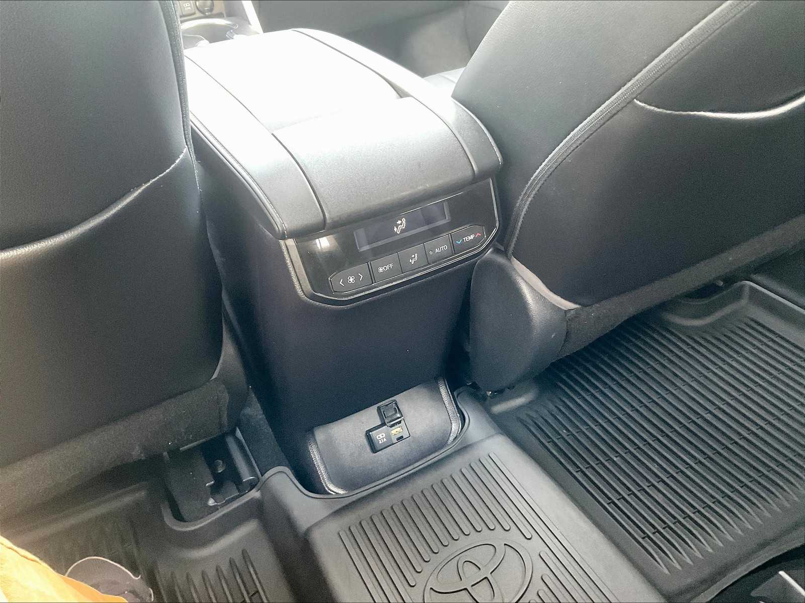 2021 Toyota Highlander XLE - Photo 28