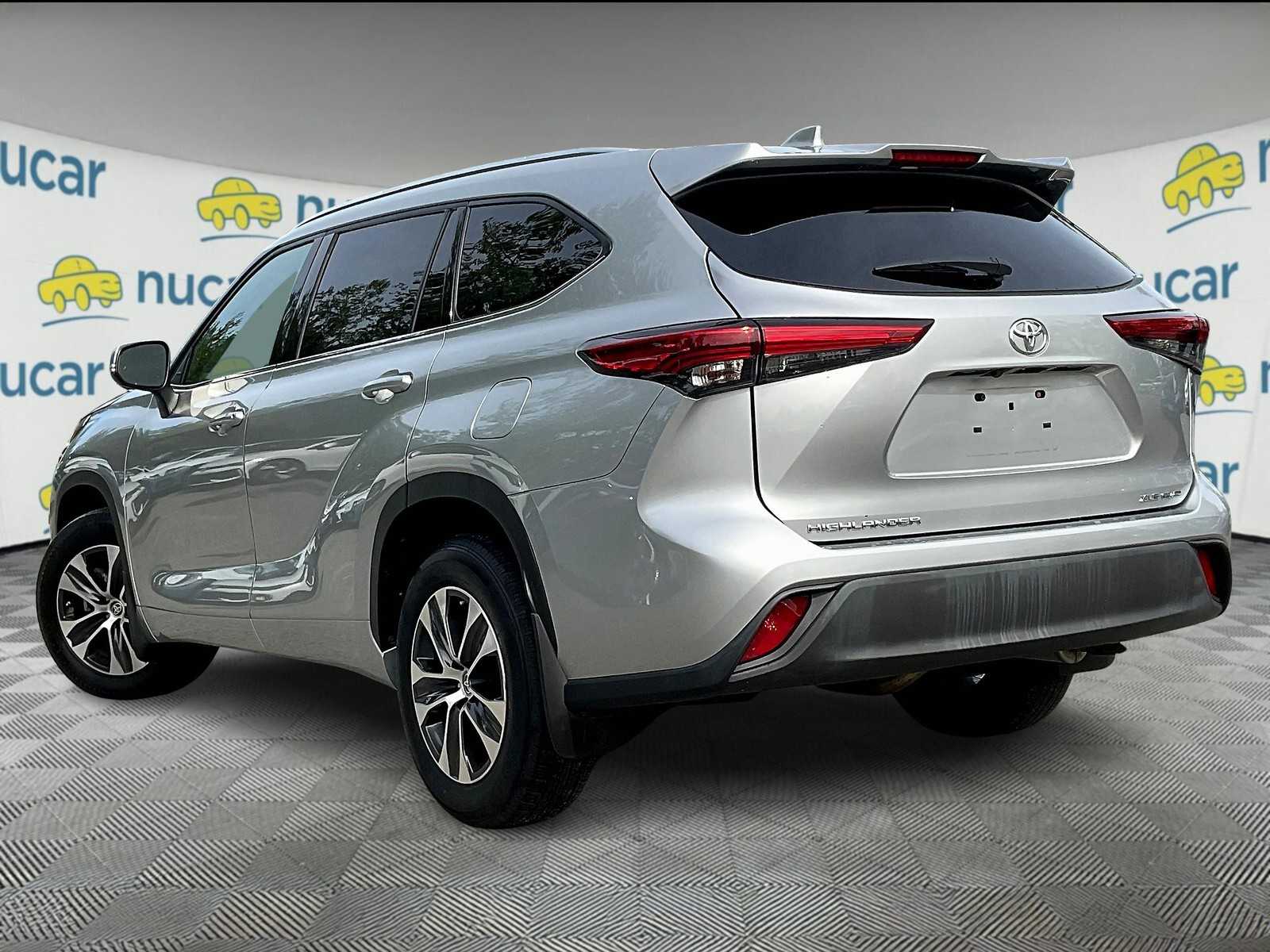 2021 Toyota Highlander XLE - Photo 4