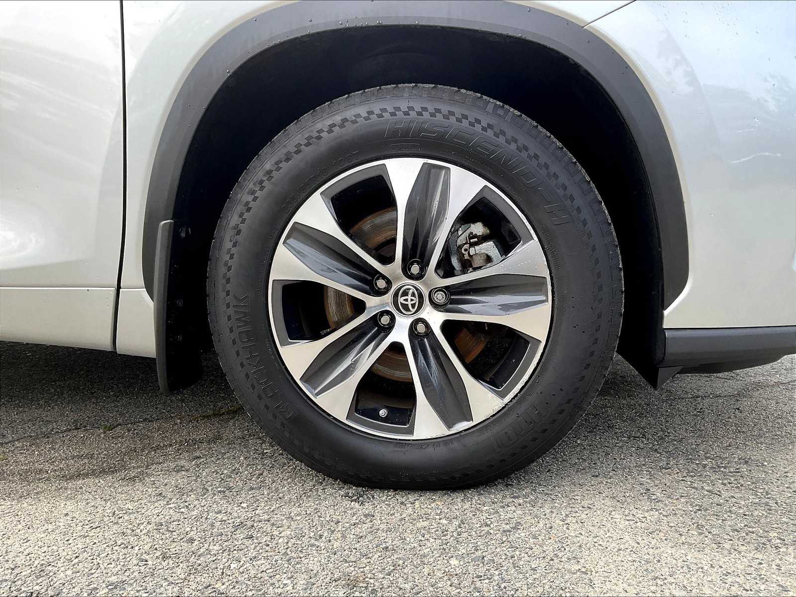 2021 Toyota Highlander XLE - Photo 7