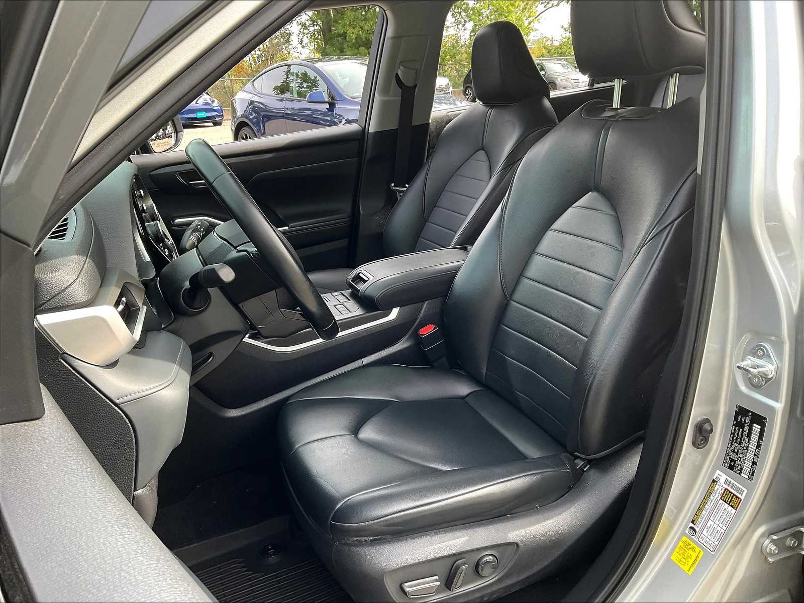 2021 Toyota Highlander XLE - Photo 10