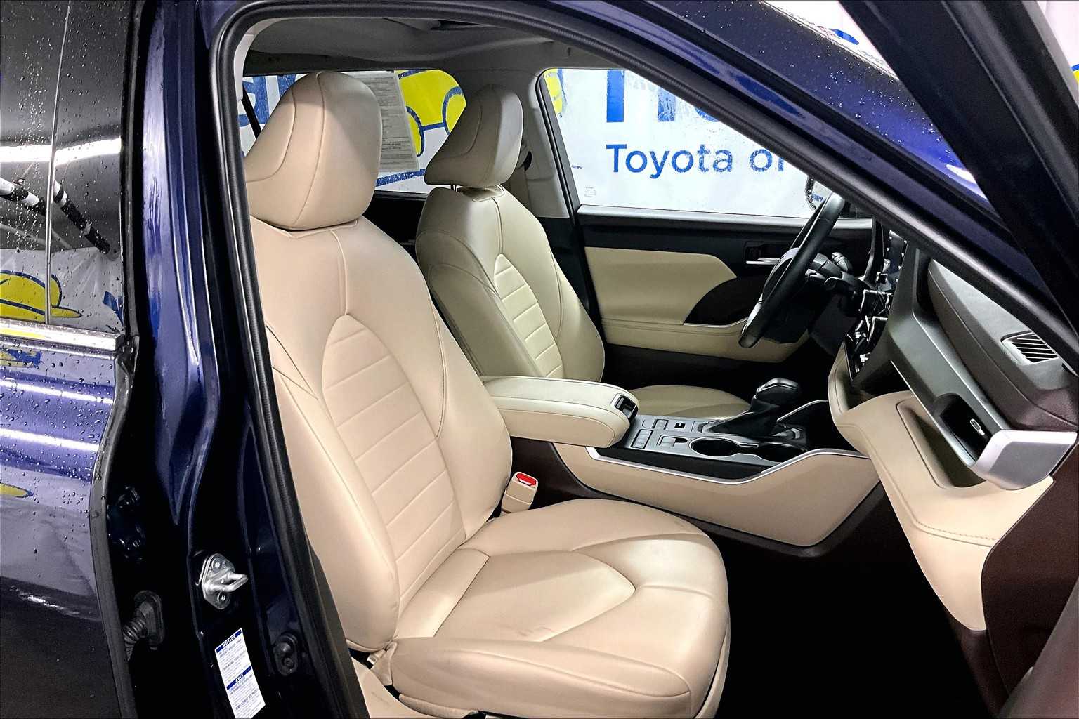 2022 Toyota Highlander XLE - Photo 11