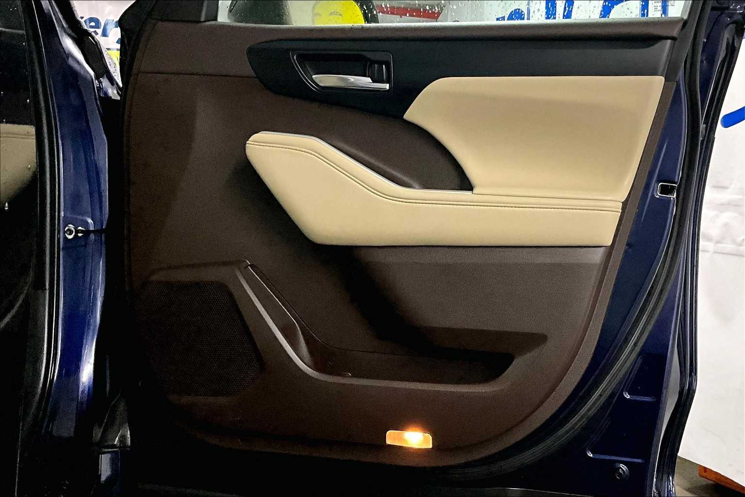 2022 Toyota Highlander XLE - Photo 12