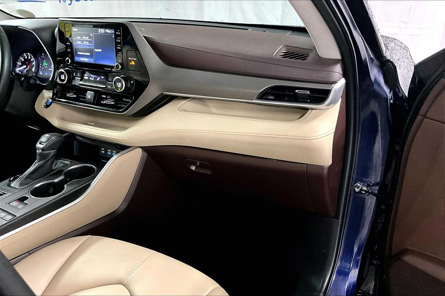 2022 Toyota Highlander XLE - Photo 13