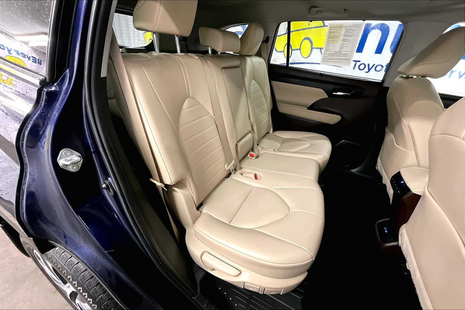2022 Toyota Highlander XLE - Photo 16