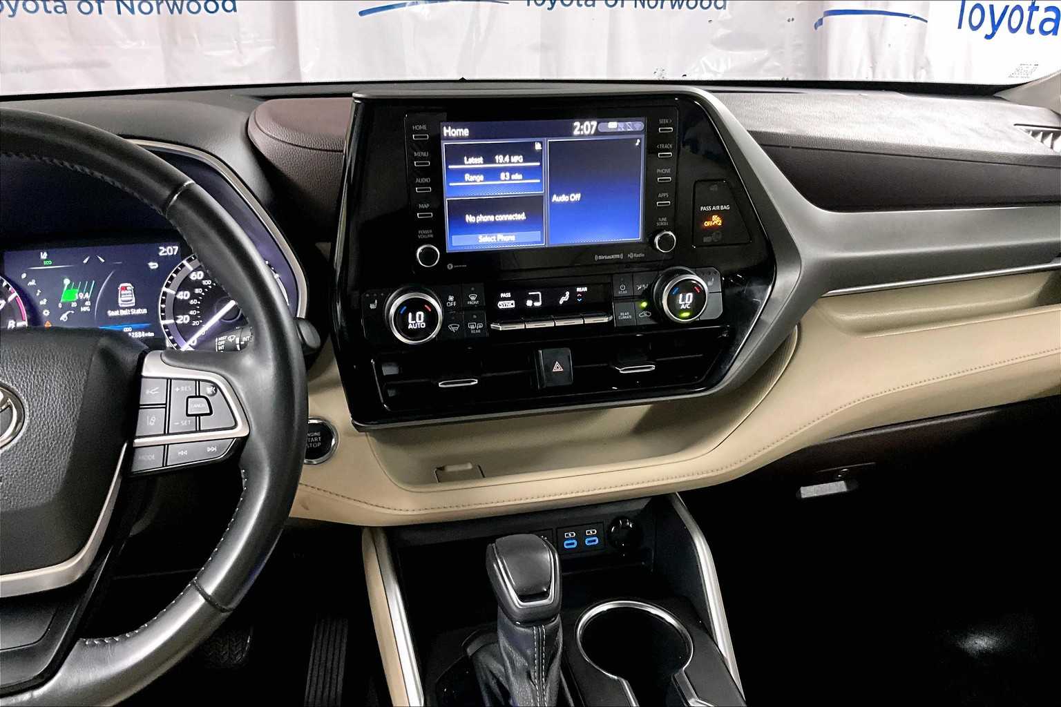 2022 Toyota Highlander XLE - Photo 19