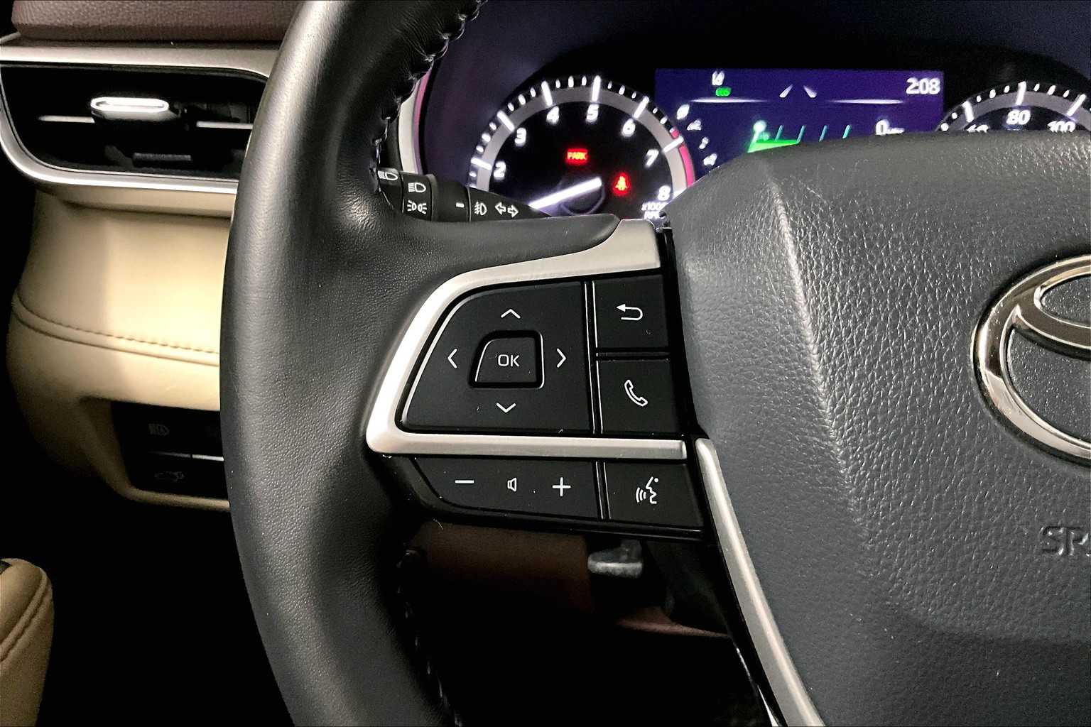 2022 Toyota Highlander XLE - Photo 24