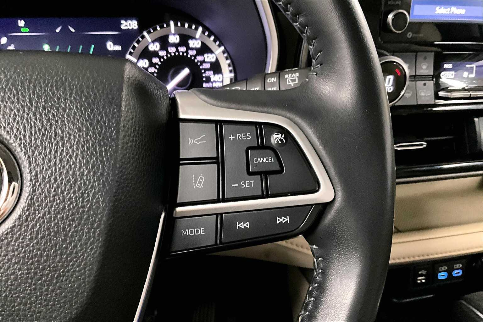 2022 Toyota Highlander XLE - Photo 25
