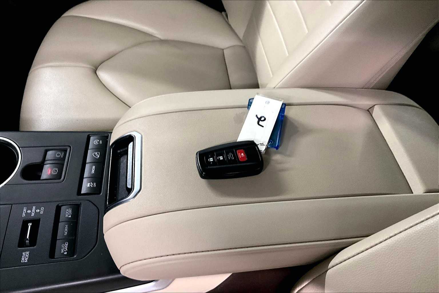 2022 Toyota Highlander XLE - Photo 32