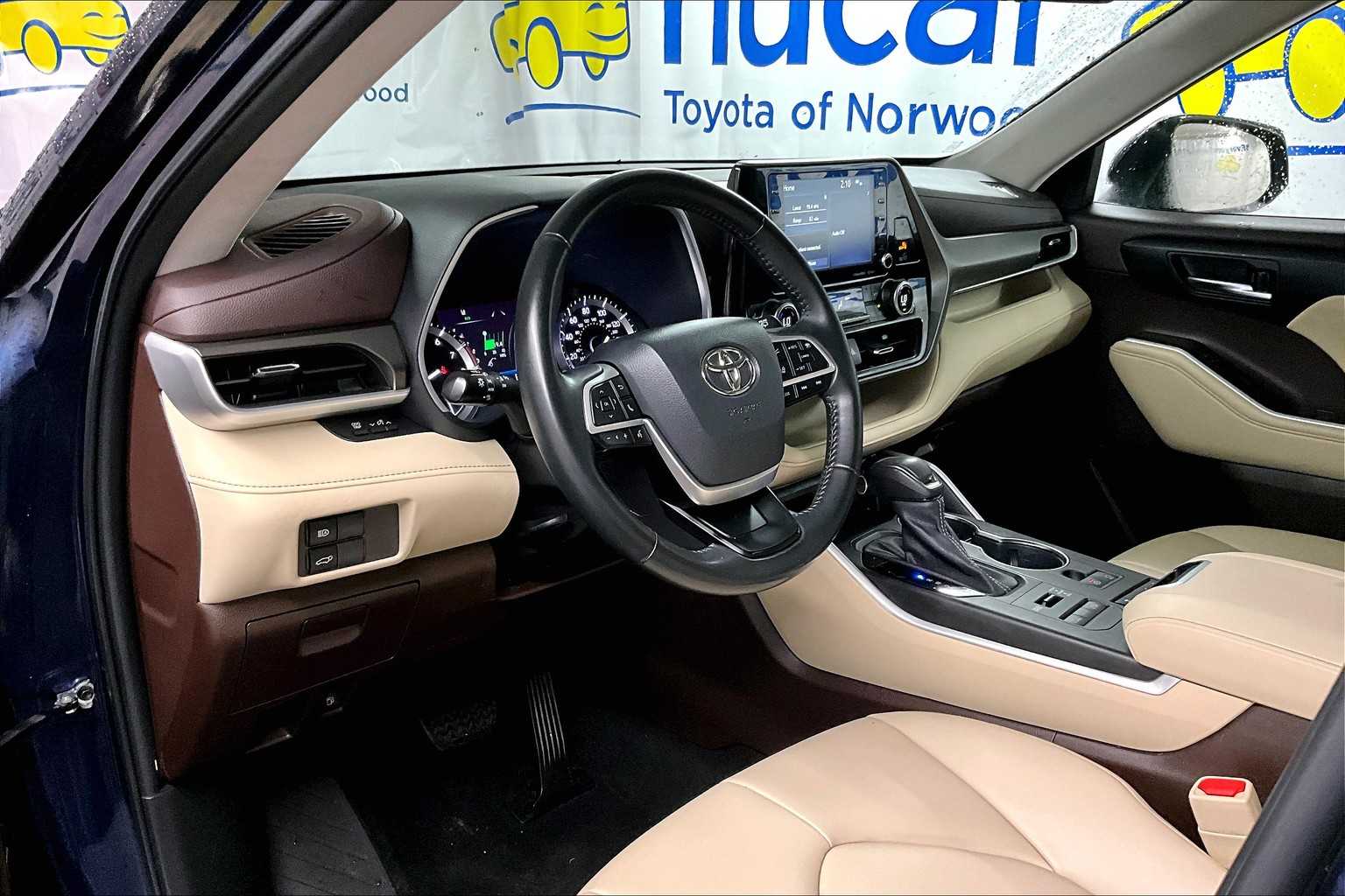 2022 Toyota Highlander XLE - Photo 8