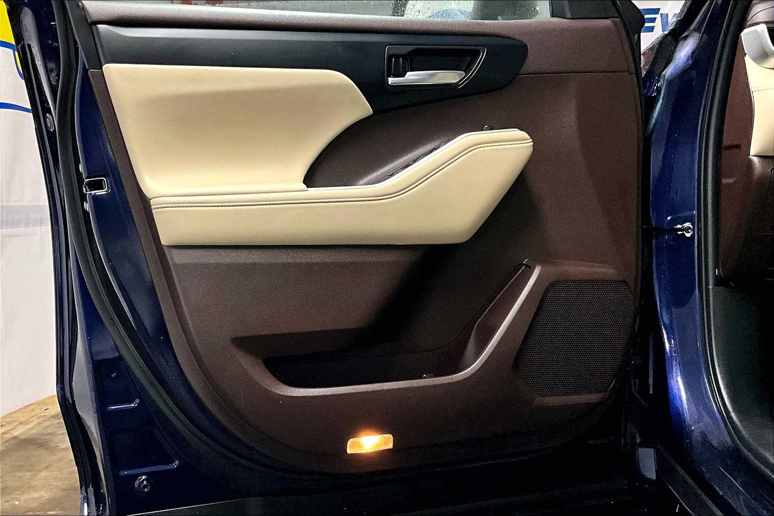 2022 Toyota Highlander XLE - Photo 9