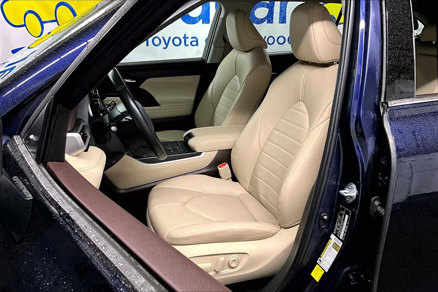 2022 Toyota Highlander XLE - Photo 10