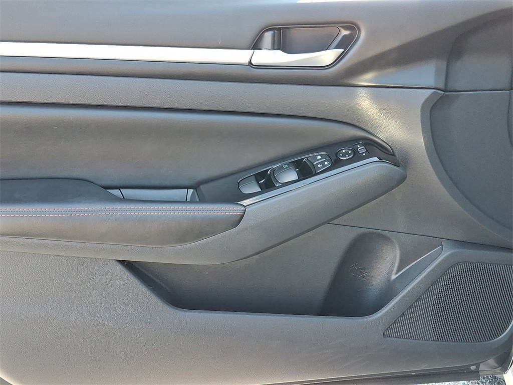 2024 Nissan Altima 2.5 SR - Photo 13