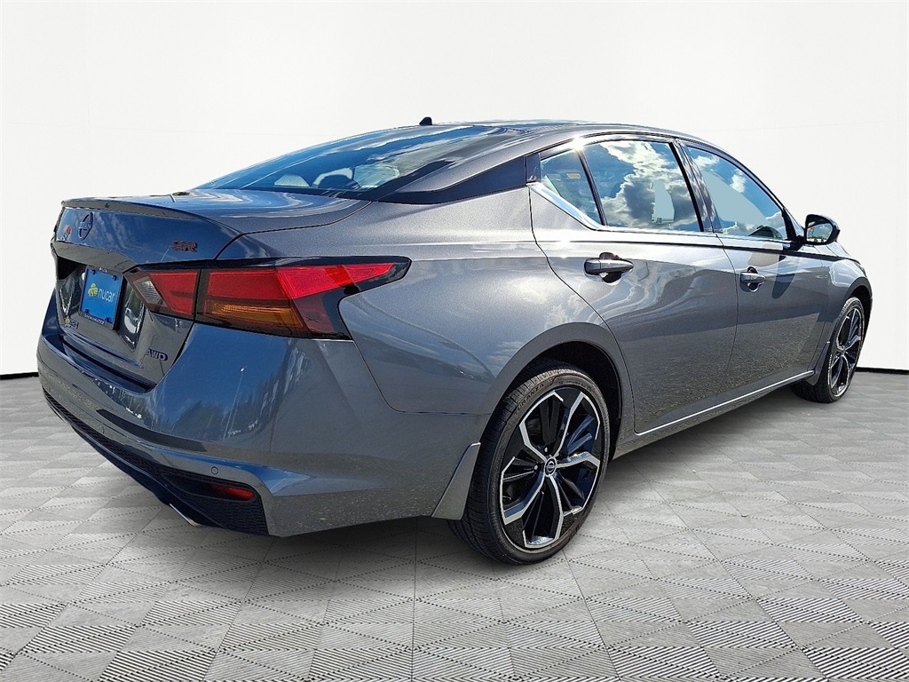 2024 Nissan Altima 2.5 SR - Photo 7