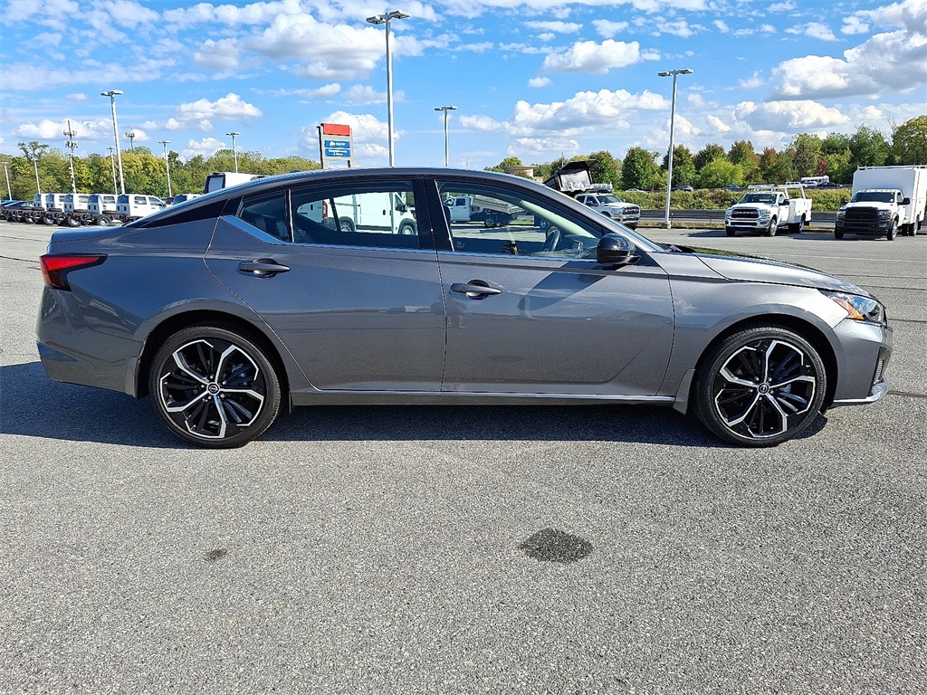 2024 Nissan Altima 2.5 SR - Photo 8