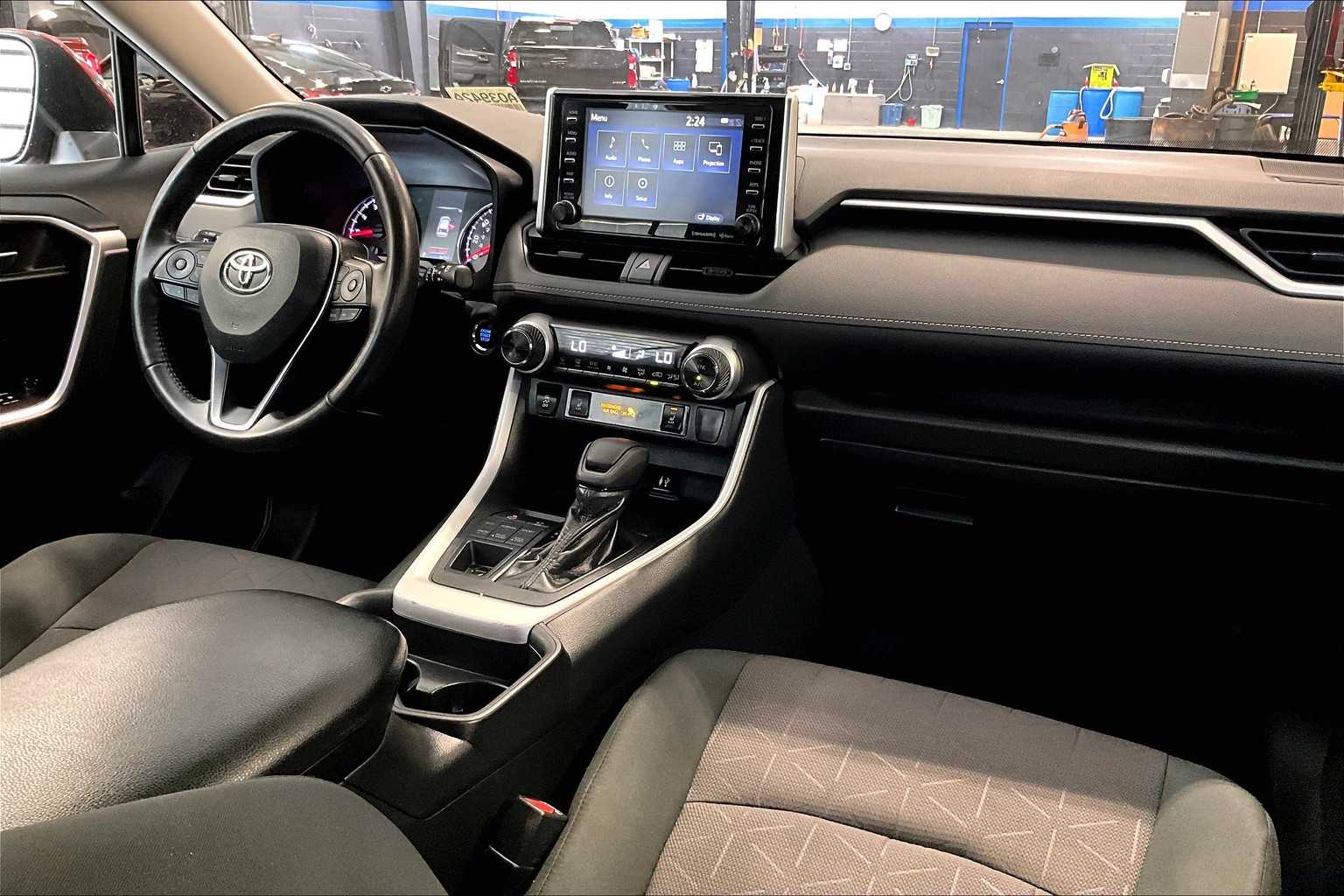 2019 Toyota RAV4 XLE - Photo 14