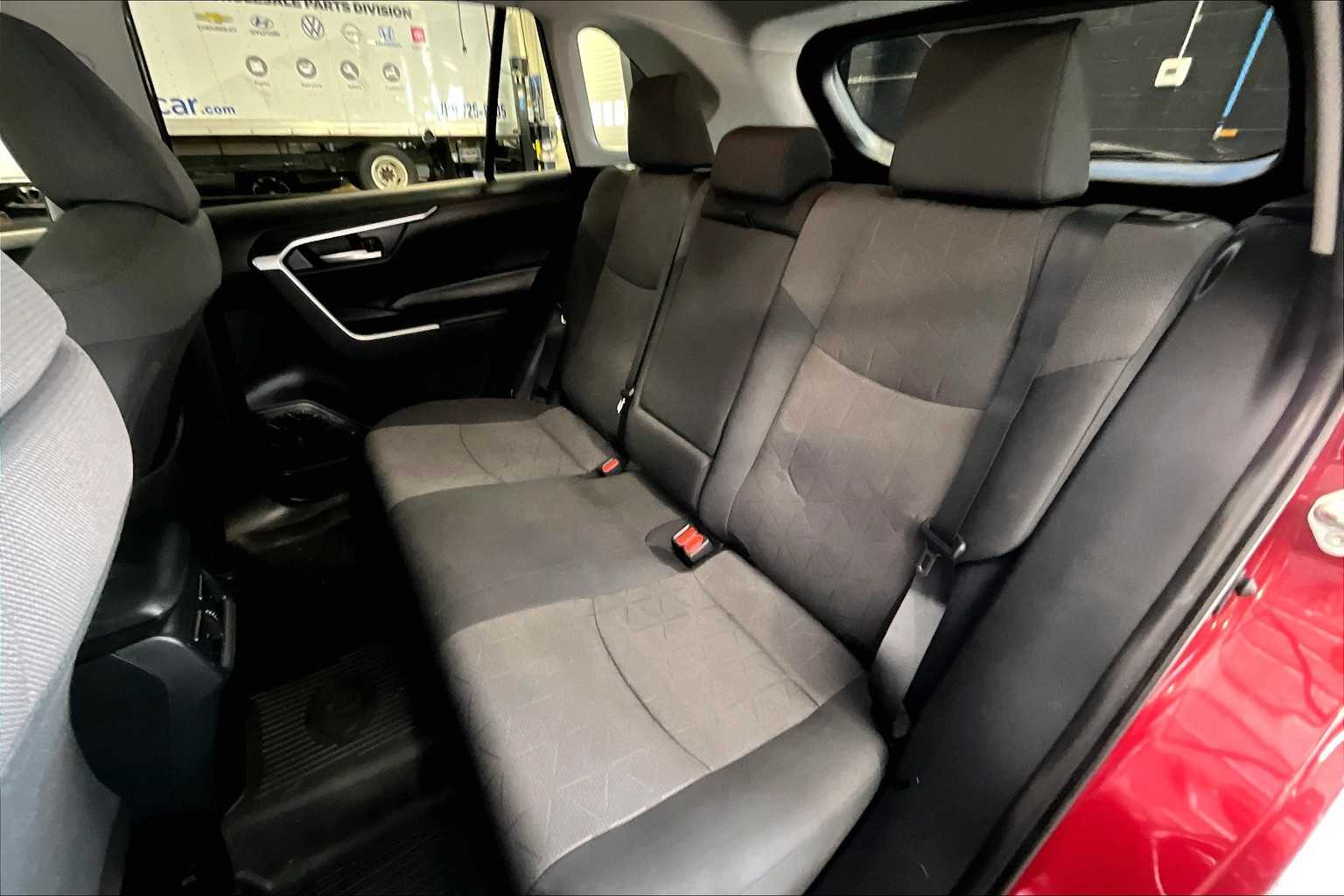 2019 Toyota RAV4 XLE - Photo 15