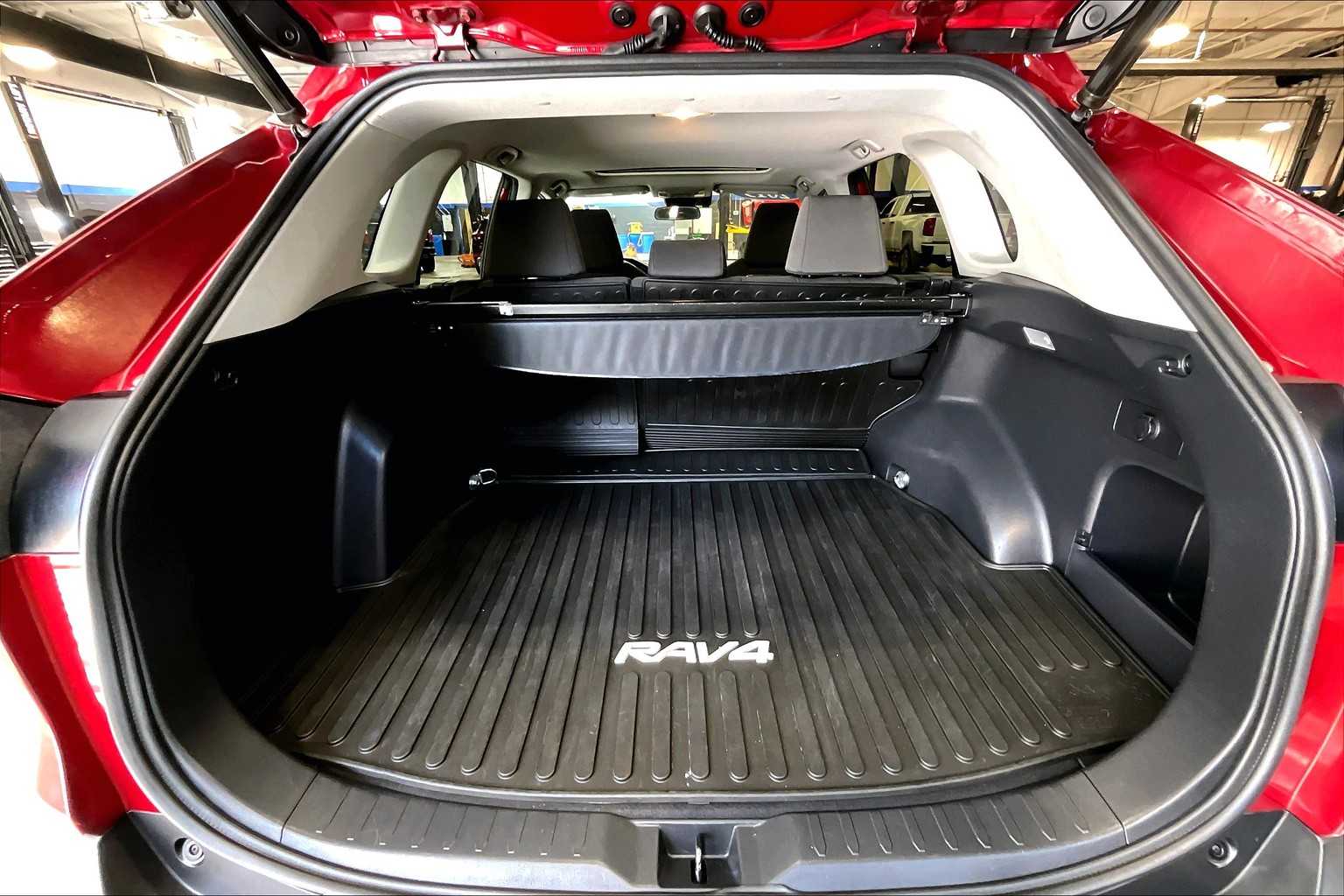 2019 Toyota RAV4 XLE - Photo 17