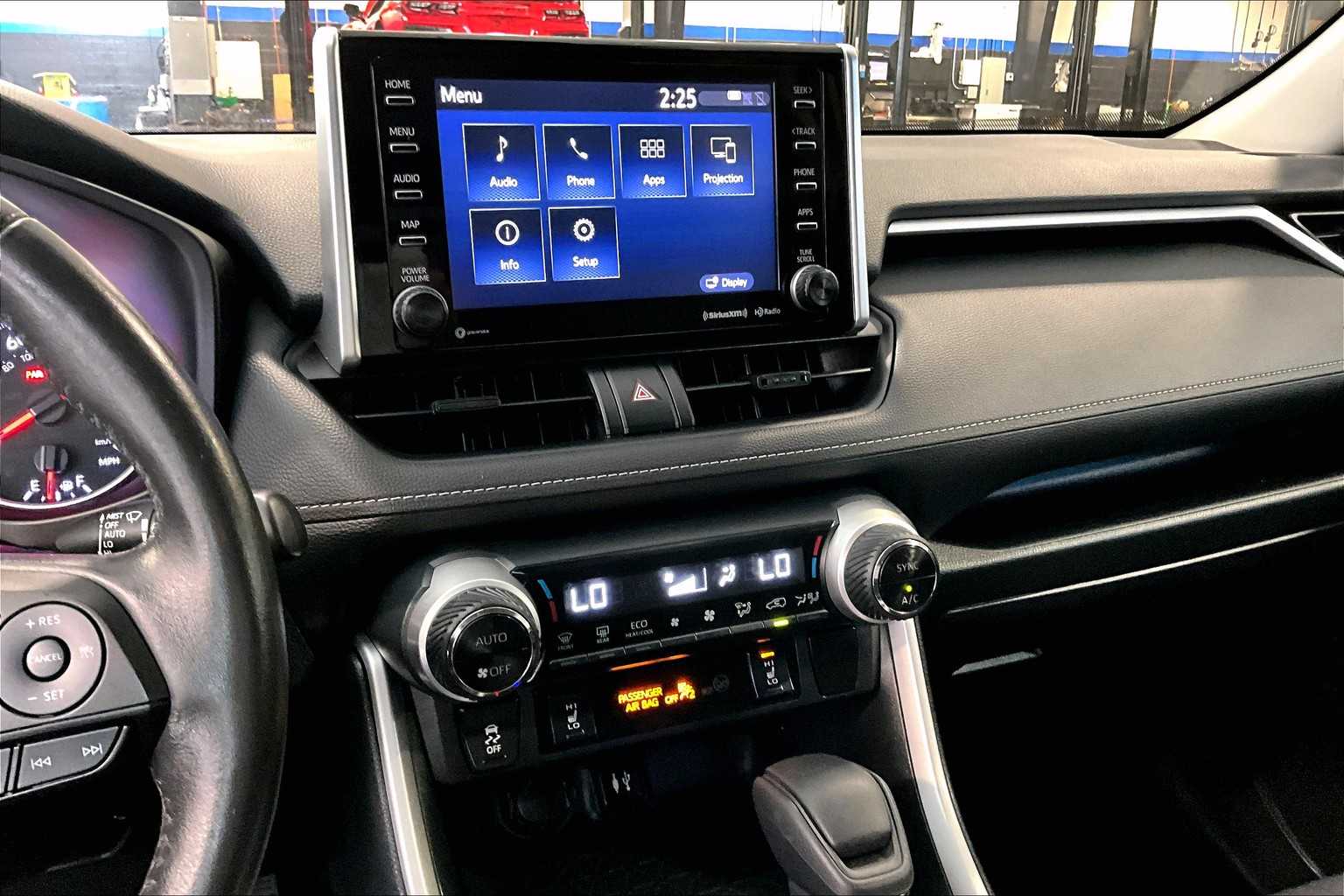 2019 Toyota RAV4 XLE - Photo 19