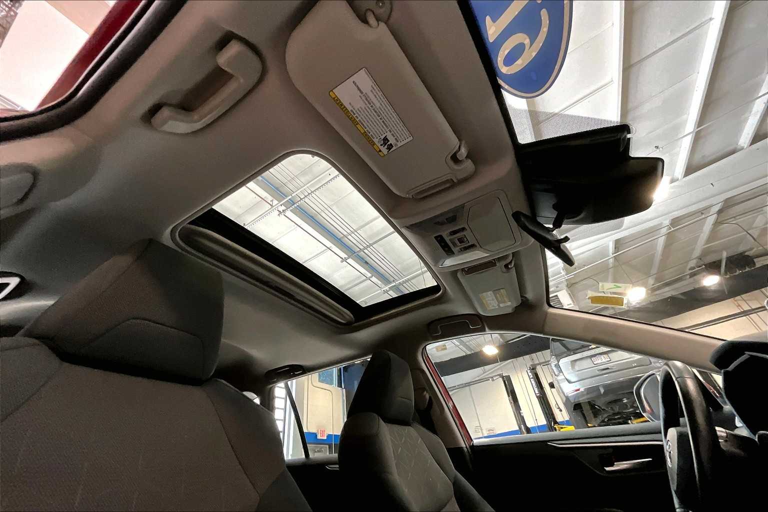 2019 Toyota RAV4 XLE - Photo 23
