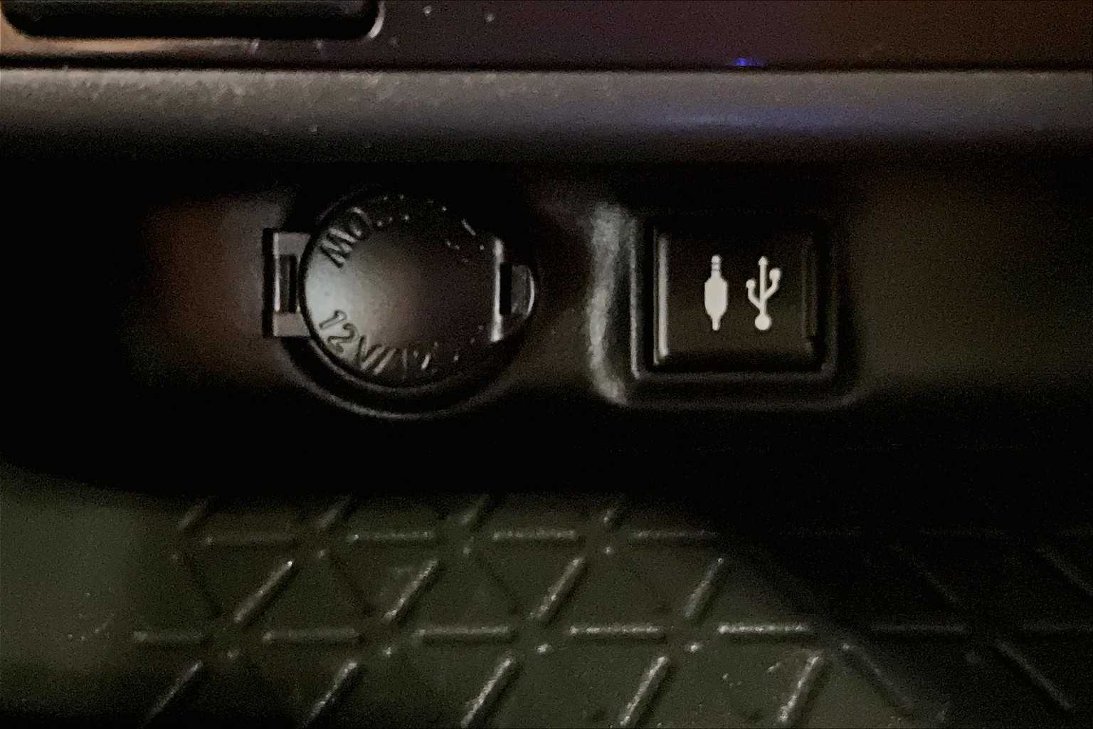 2019 Toyota RAV4 XLE - Photo 27