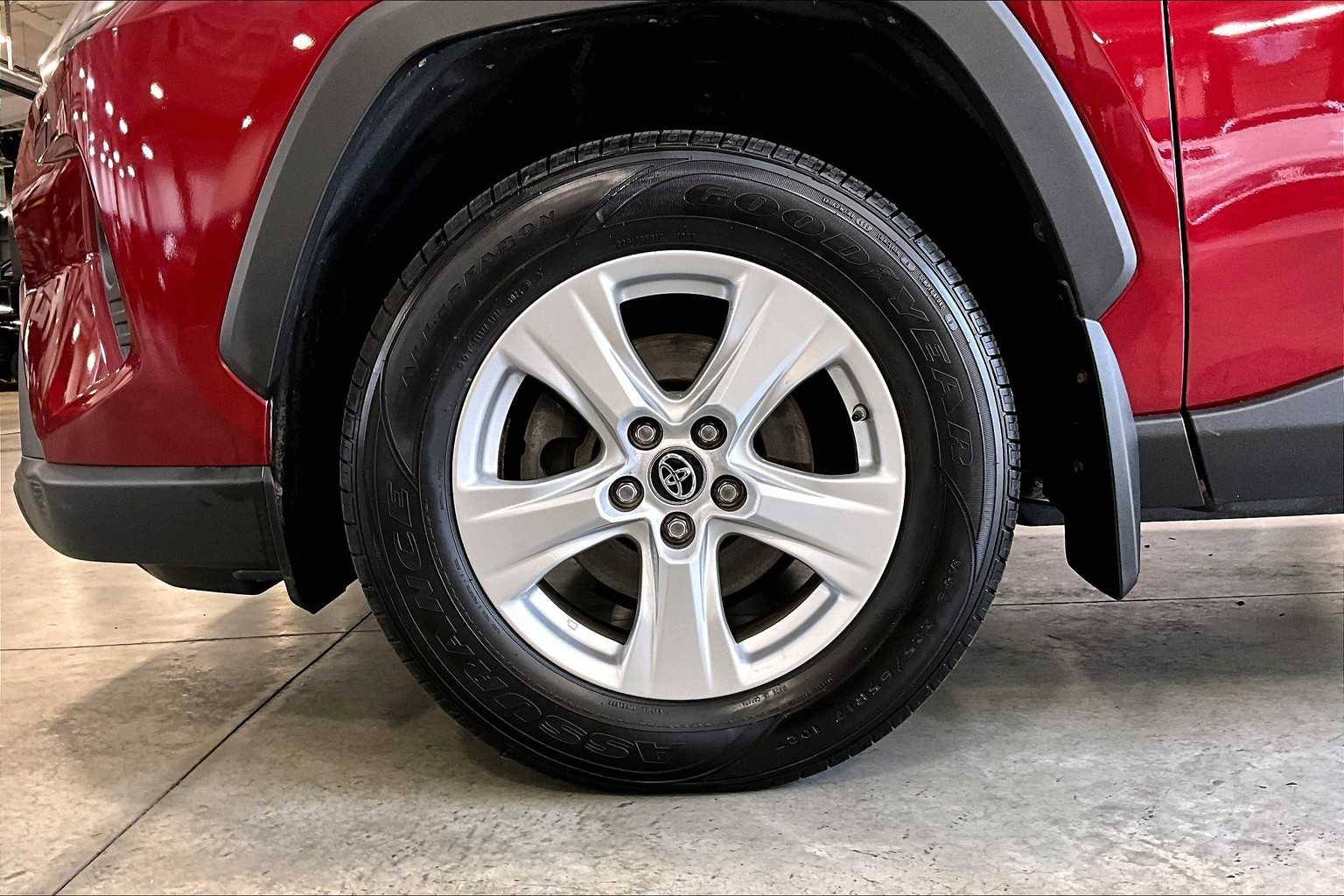 2019 Toyota RAV4 XLE - Photo 7