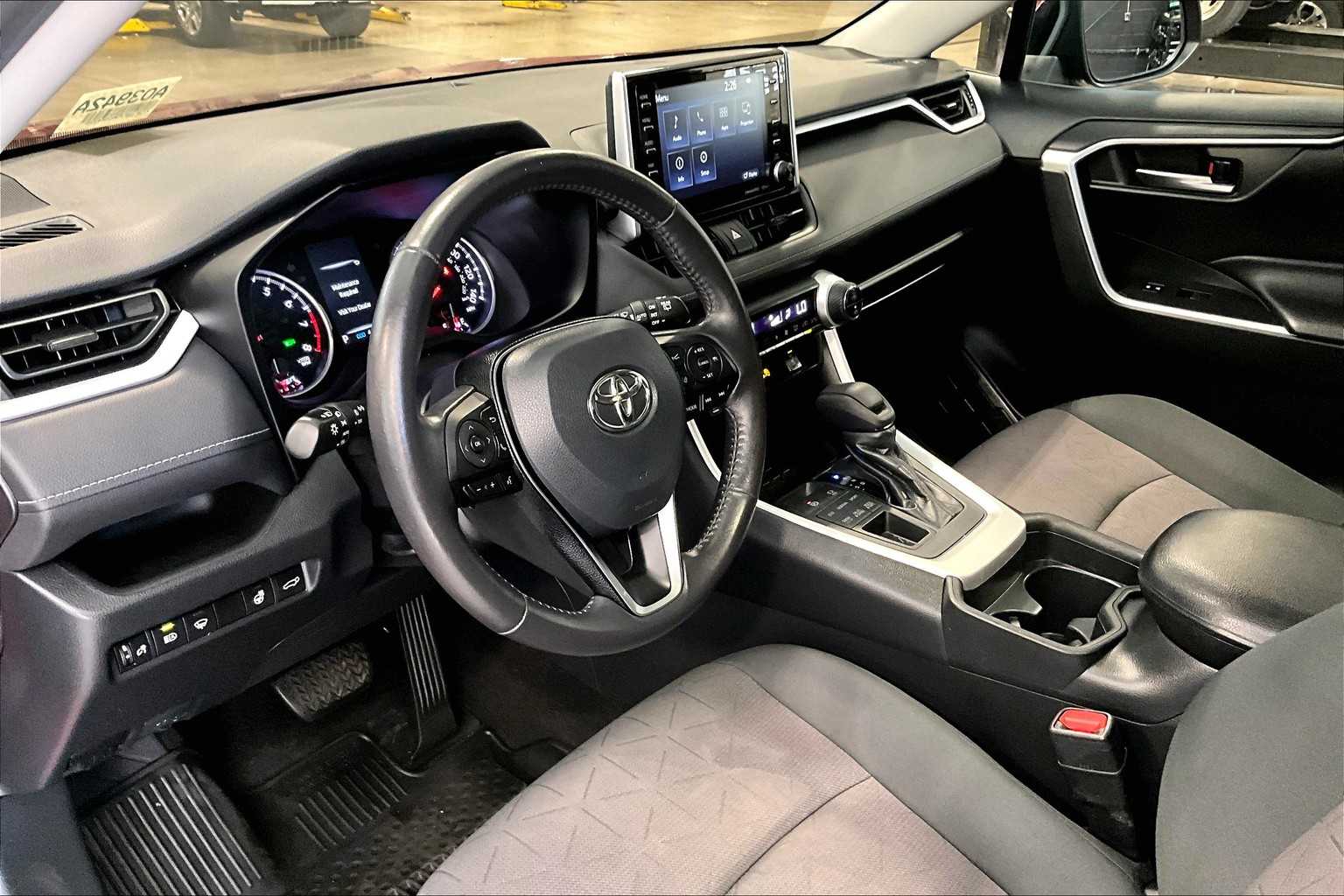 2019 Toyota RAV4 XLE - Photo 8