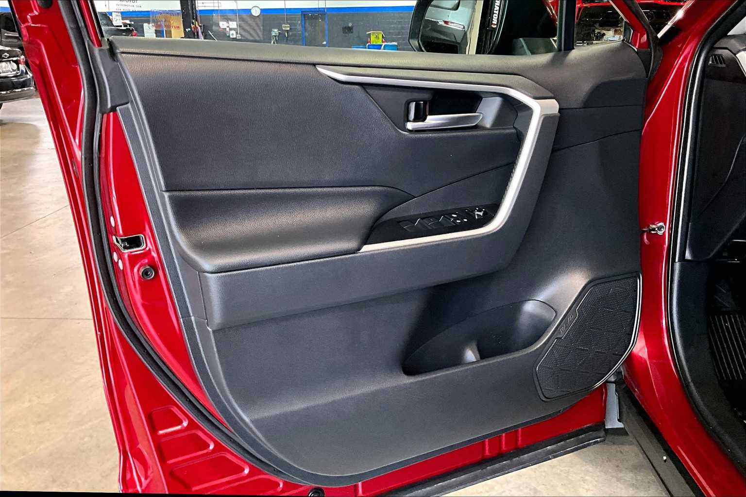 2019 Toyota RAV4 XLE - Photo 9