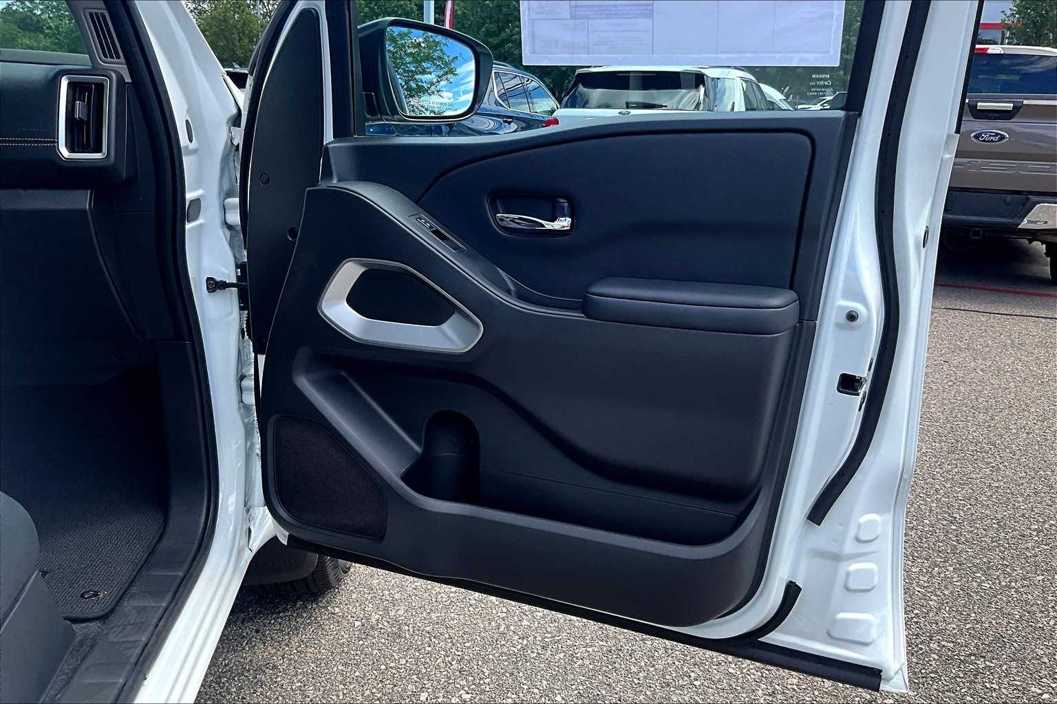 2025 Nissan Frontier SV - Photo 12