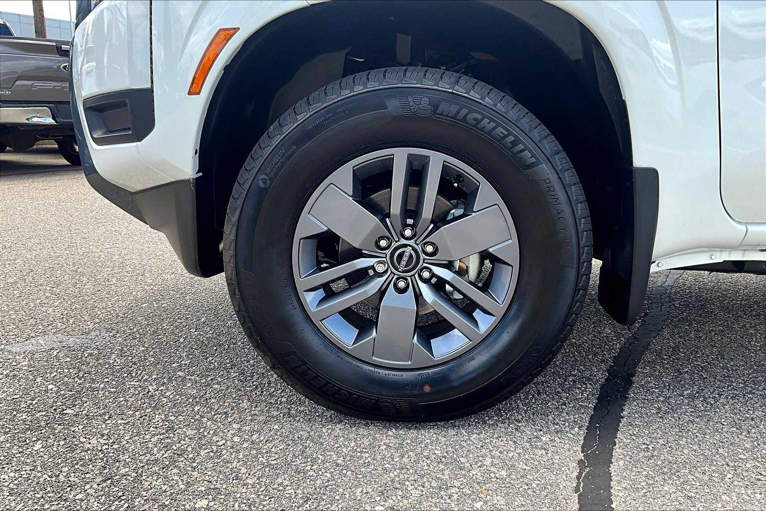 2025 Nissan Frontier SV - Photo 7