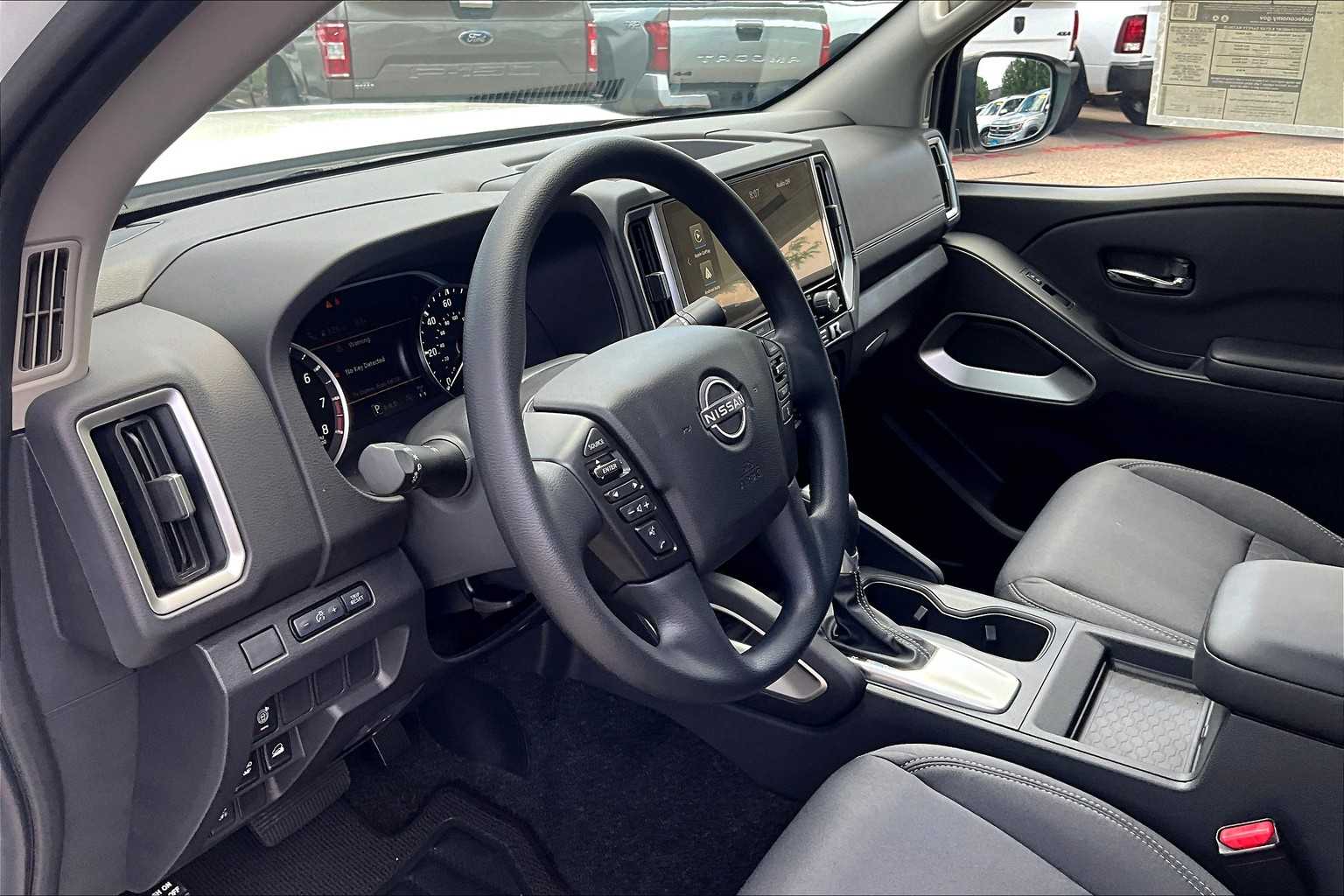 2025 Nissan Frontier SV - Photo 8