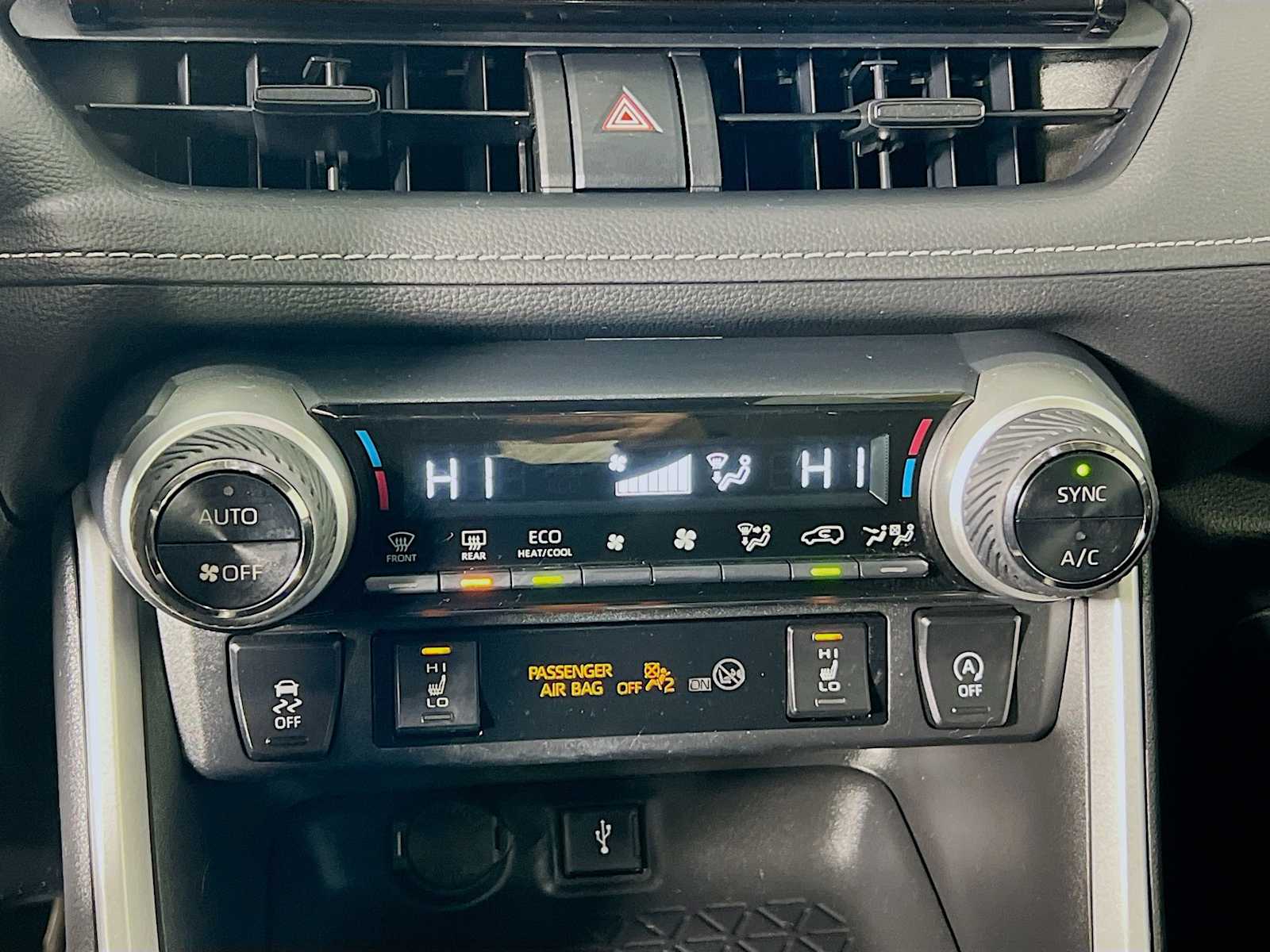 2022 Toyota RAV4 XLE - Photo 15