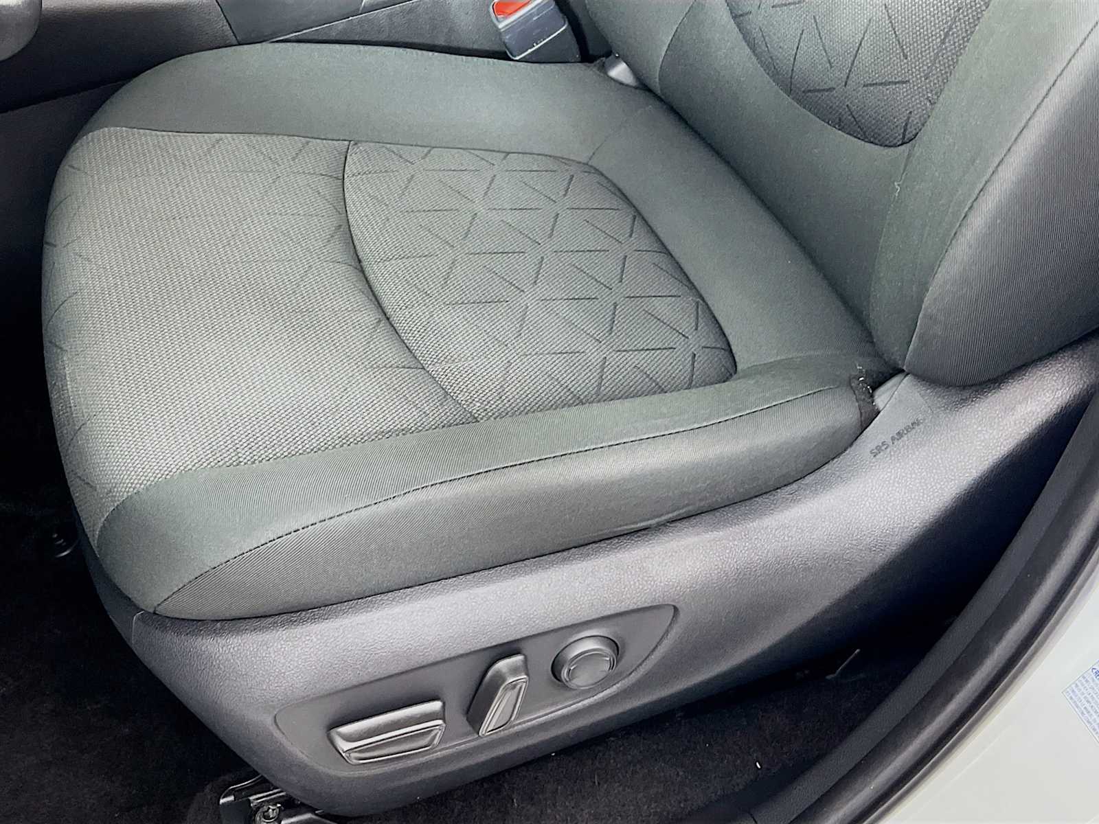 2022 Toyota RAV4 XLE - Photo 19