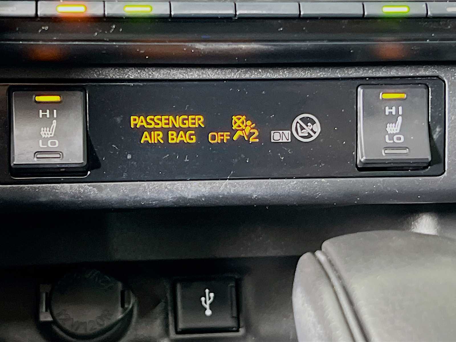 2022 Toyota RAV4 XLE - Photo 20