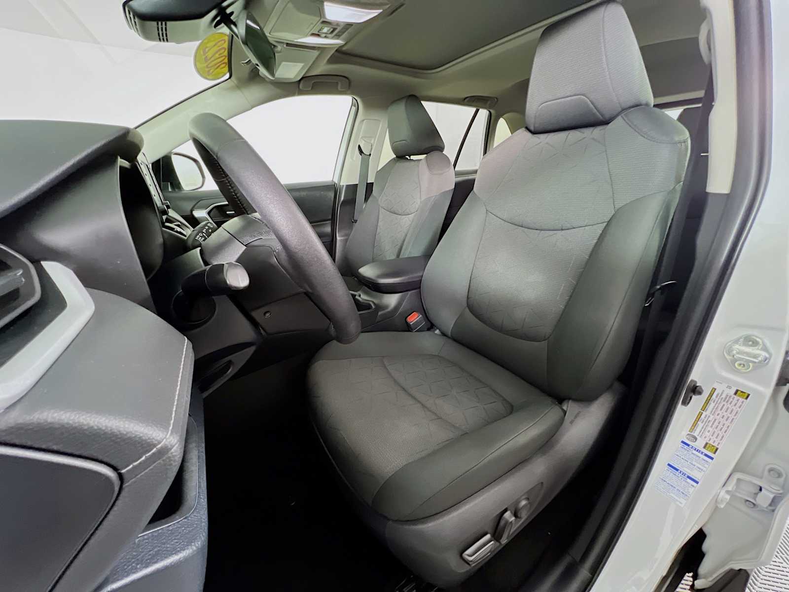 2022 Toyota RAV4 XLE - Photo 21