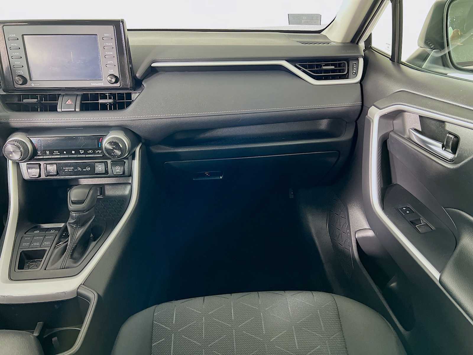 2022 Toyota RAV4 XLE - Photo 24