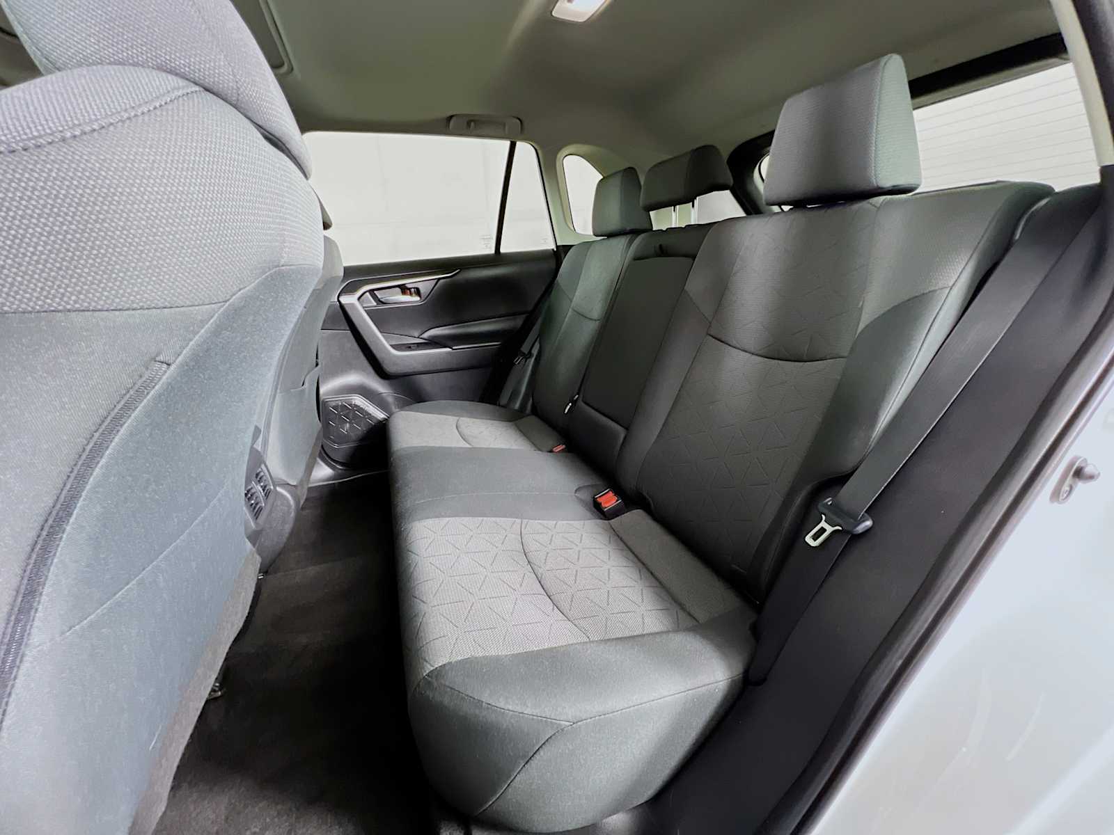 2022 Toyota RAV4 XLE - Photo 25