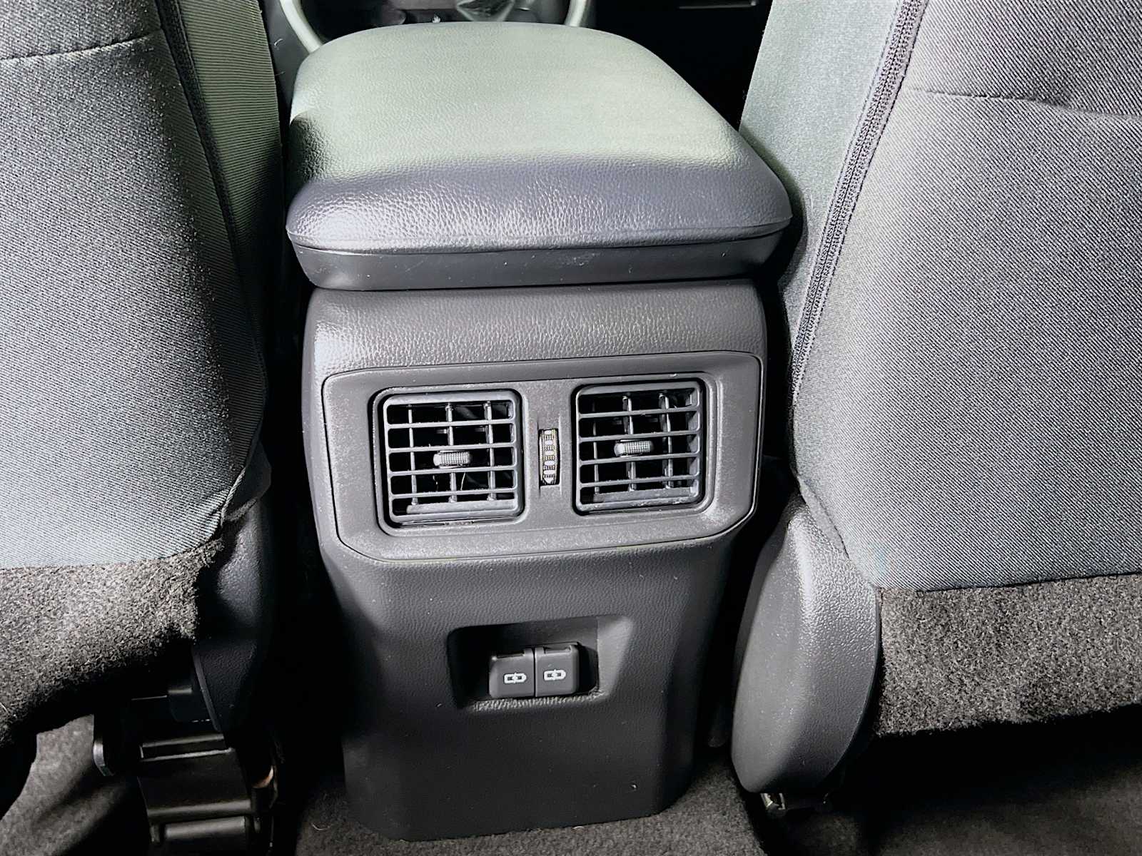 2022 Toyota RAV4 XLE - Photo 26