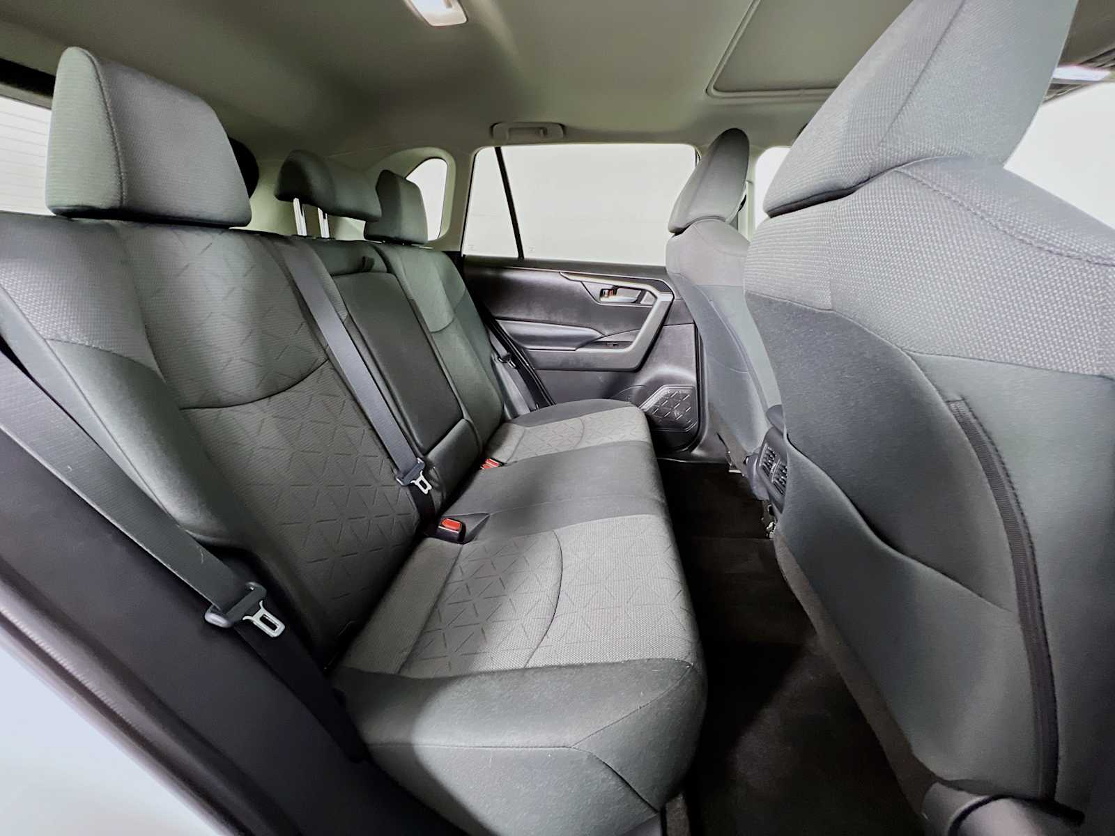 2022 Toyota RAV4 XLE - Photo 28