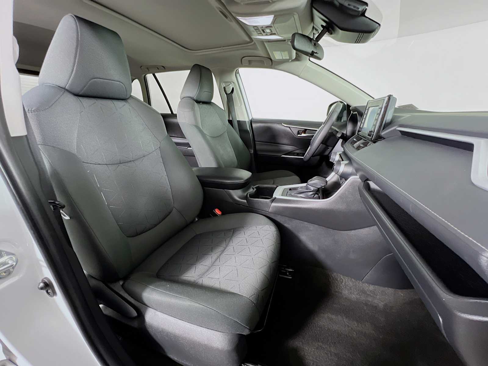 2022 Toyota RAV4 XLE - Photo 29