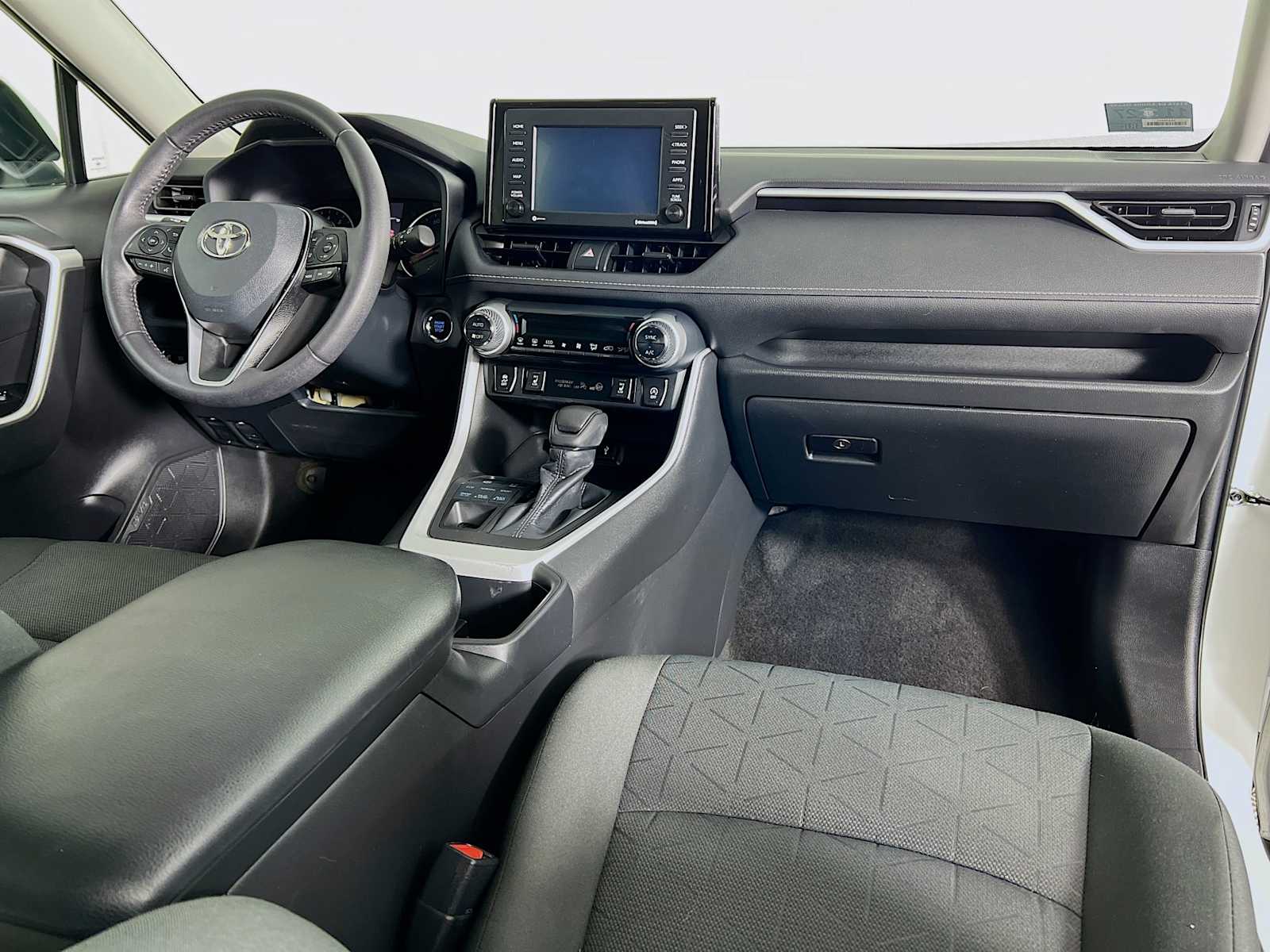 2022 Toyota RAV4 XLE - Photo 30