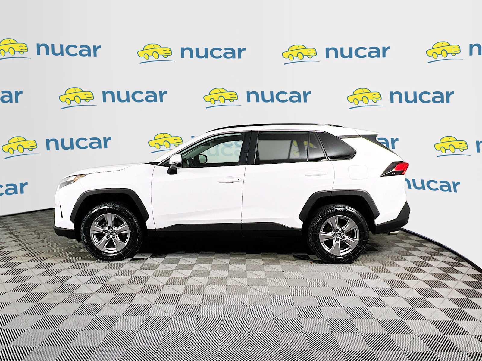 2022 Toyota RAV4 XLE - Photo 4