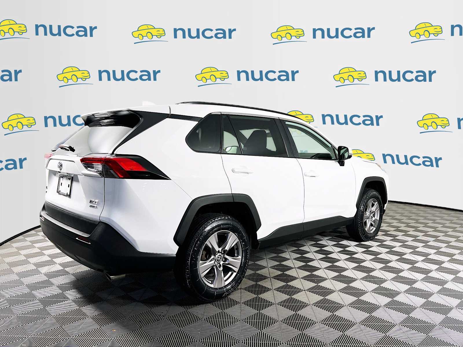 2022 Toyota RAV4 XLE - Photo 7