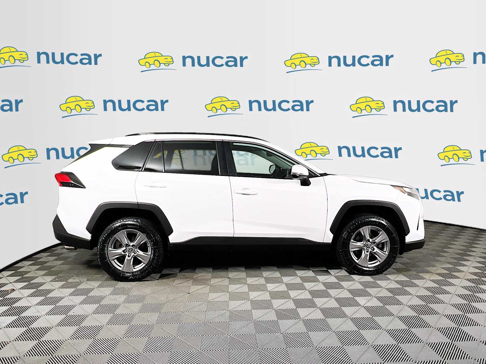 2022 Toyota RAV4 XLE - Photo 8