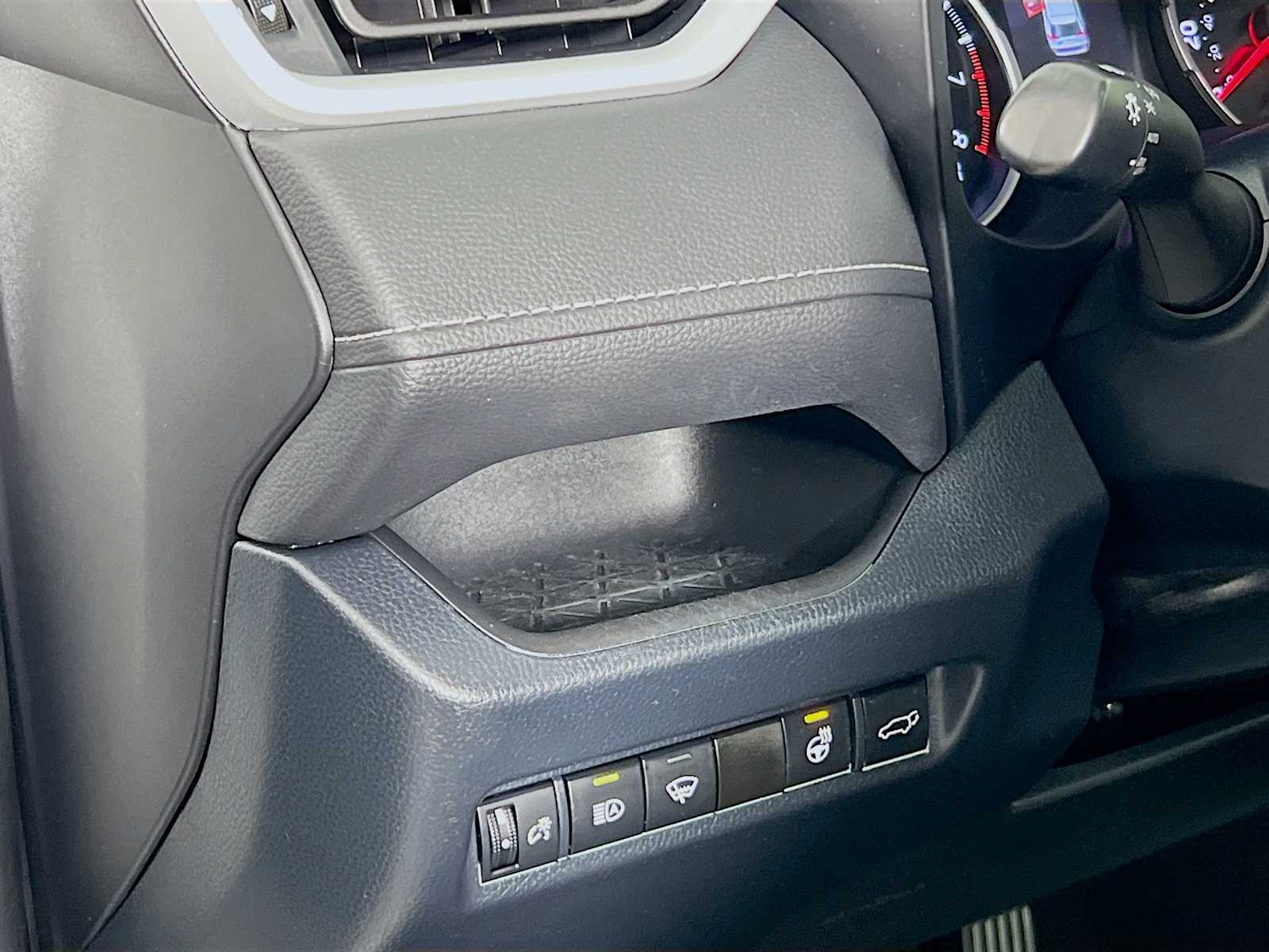 2022 Toyota RAV4 XLE - Photo 10