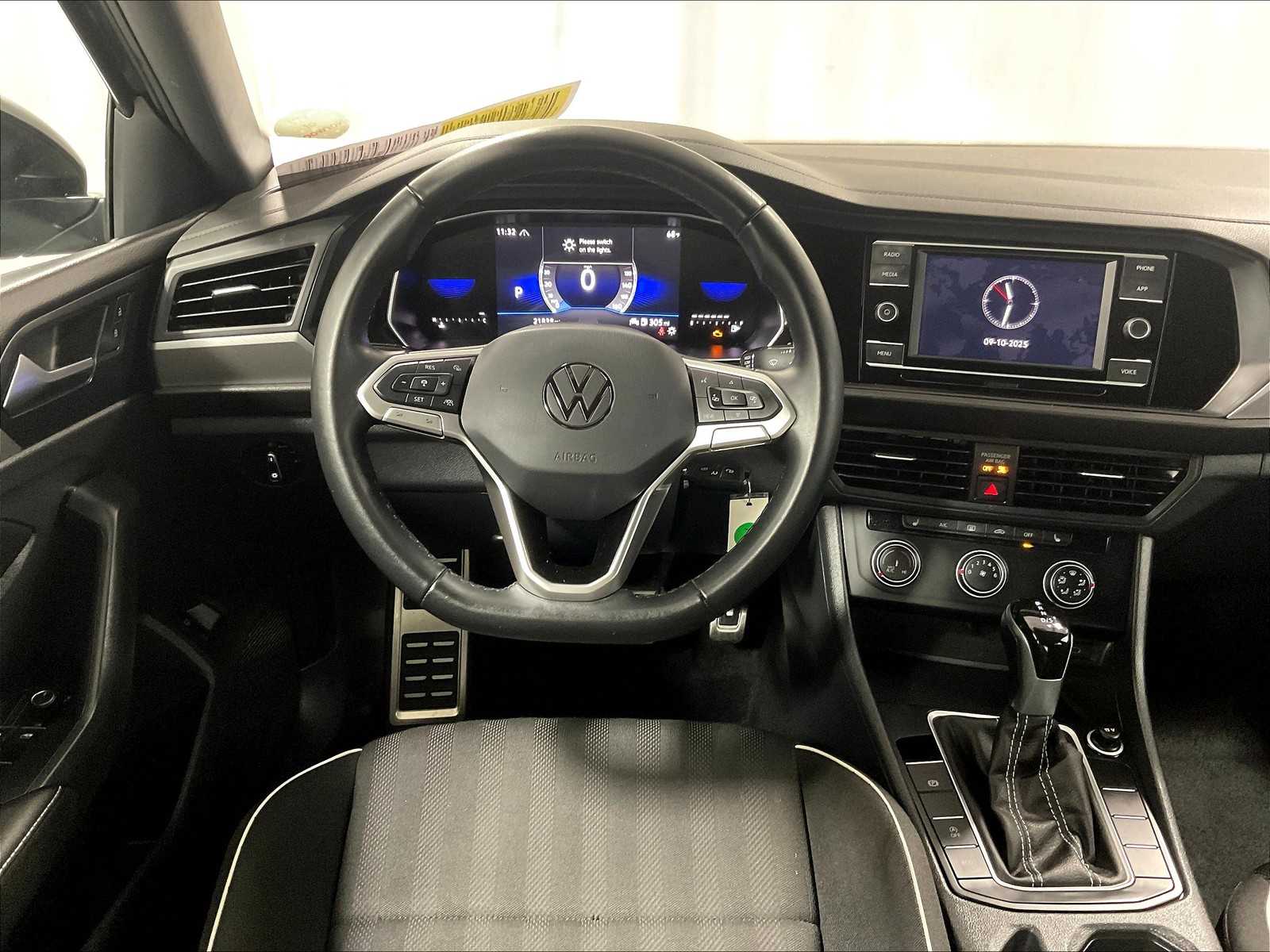 2024 Volkswagen Jetta Sport - Photo 17