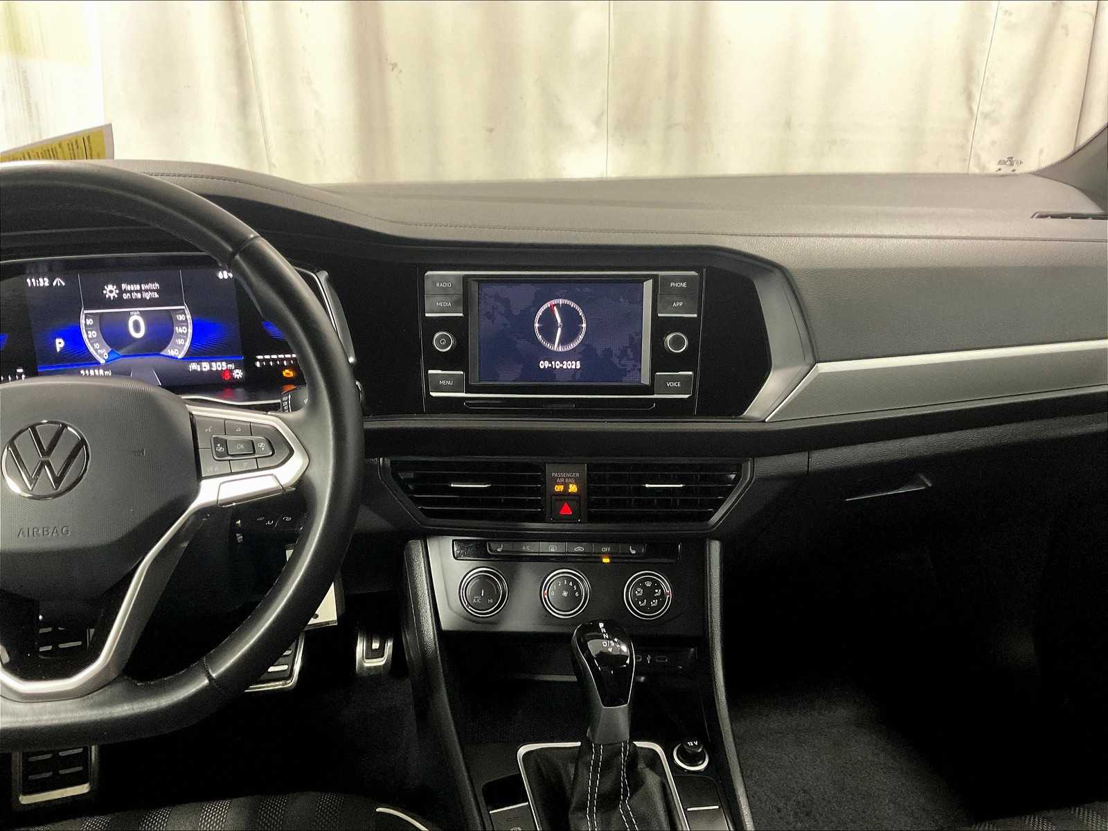 2024 Volkswagen Jetta Sport - Photo 18